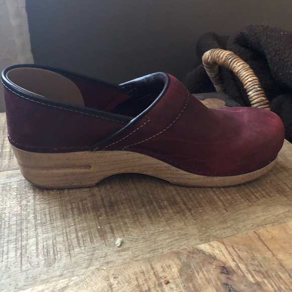 Dansko cloggs - Picture 1 of 3